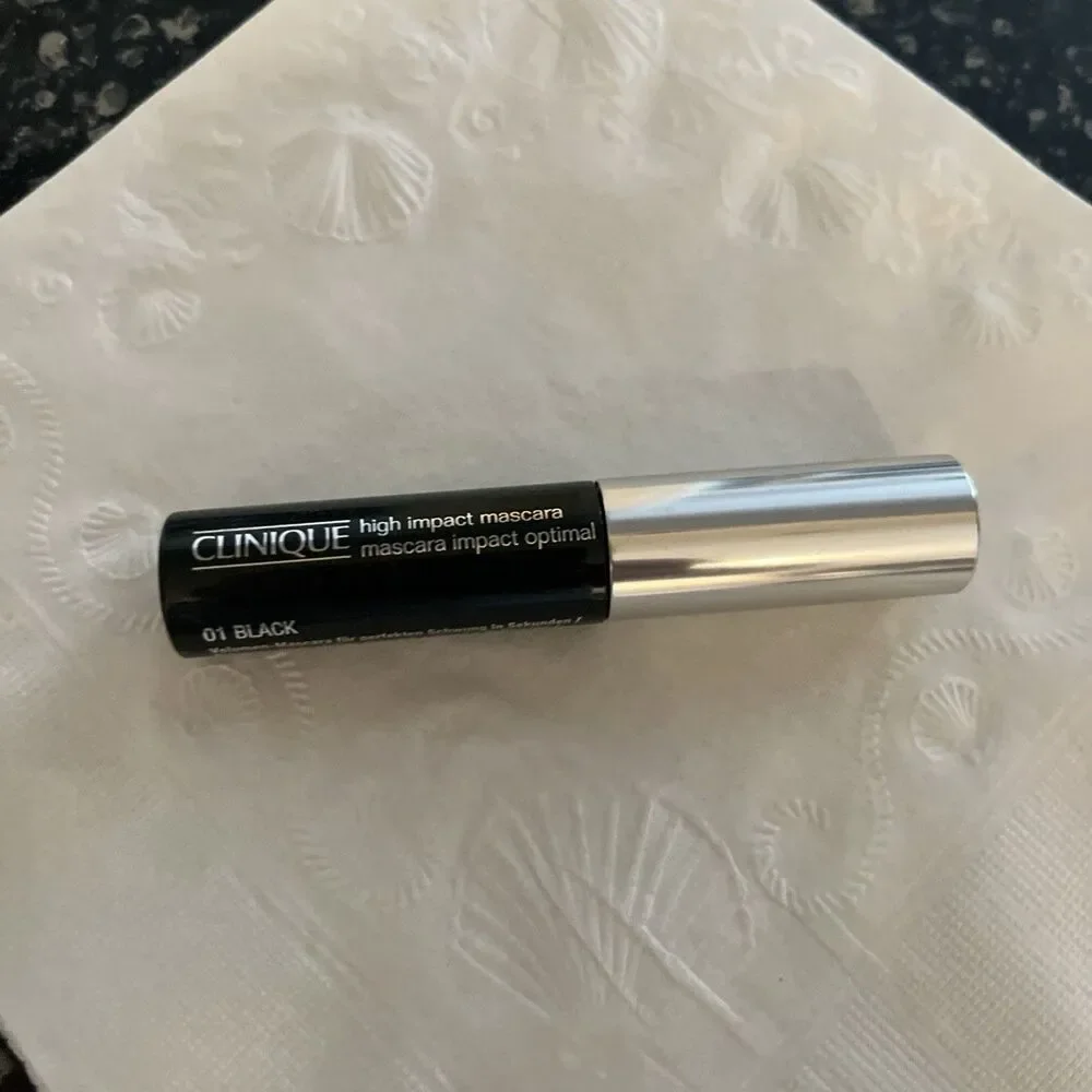 CLINIQUE High Impact Mascara In 01 Black 0.14 oz New Without Box